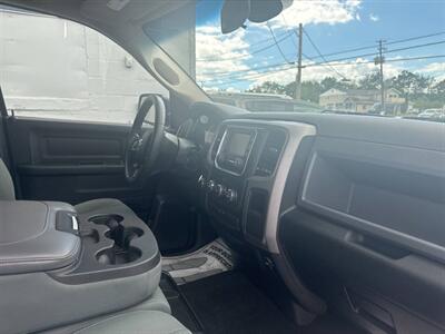 2015 RAM 1500 Express 4x4 4dr Crew Cab 5.5 ft. SB Pickup   - Photo 25 - Hazleton, PA 18201