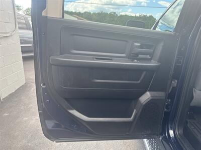 2015 RAM 1500 Express 4x4 4dr Crew Cab 5.5 ft. SB Pickup   - Photo 17 - Hazleton, PA 18201