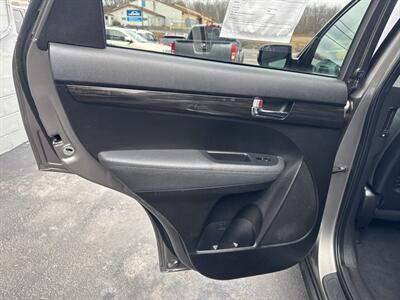 2011 Kia Sorento LX AWD 4dr SUV   - Photo 16 - Hazleton, PA 18201