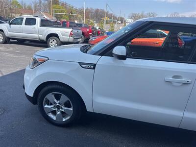 2018 Kia Soul Base 4dr Crossover 6A   - Photo 4 - Hazleton, PA 18201