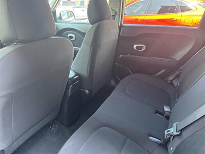 2018 Kia Soul Base 4dr Crossover 6A   - Photo 18 - Hazleton, PA 18201