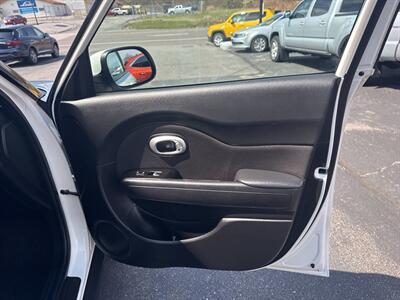 2018 Kia Soul Base 4dr Crossover 6A   - Photo 24 - Hazleton, PA 18201