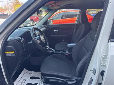 2018 Kia Soul Base 4dr Crossover 6A   - Photo 13 - Hazleton, PA 18201