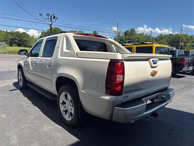 2012 Chevrolet Avalanche LTZ 4x4 4dr Crew Cab Pickup   - Photo 7 - Hazleton, PA 18201