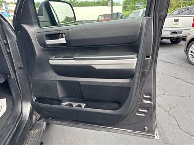 2019 Toyota Tundra SR5 4x4 4dr CrewMax Cab Pickup SB (5.7L V8) - Photo 24 - Hazleton, PA 18201