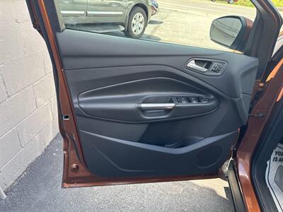 2017 Ford Escape Titanium AWD 4dr SUV   - Photo 14 - Hazleton, PA 18201