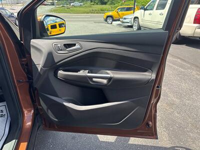2017 Ford Escape Titanium AWD 4dr SUV   - Photo 23 - Hazleton, PA 18201