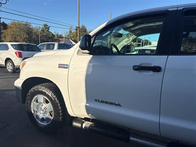 2013 Toyota Tundra Grade 4x4 4dr Double Cab Pickup SB (5.7L V8) - Photo 25 - Hazleton, PA 18201