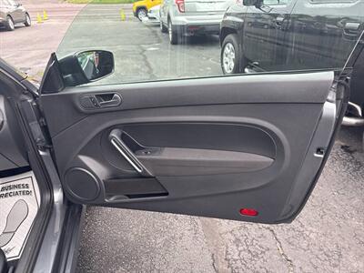 2013 Volkswagen Beetle-Classic 2.5L Entry PZEV 2dr Coupe 6A   - Photo 20 - Hazleton, PA 18201