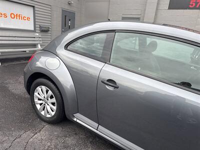2013 Volkswagen Beetle-Classic 2.5L Entry PZEV 2dr Coupe 6A   - Photo 9 - Hazleton, PA 18201