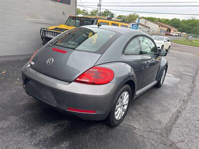 2013 Volkswagen Beetle-Classic 2.5L Entry PZEV 2dr Coupe 6A   - Photo 8 - Hazleton, PA 18201