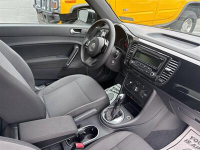 2013 Volkswagen Beetle-Classic 2.5L Entry PZEV 2dr Coupe 6A   - Photo 21 - Hazleton, PA 18201