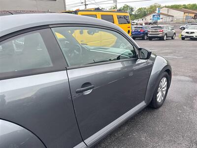 2013 Volkswagen Beetle-Classic 2.5L Entry PZEV 2dr Coupe 6A   - Photo 10 - Hazleton, PA 18201