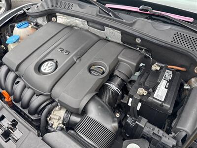 2013 Volkswagen Beetle-Classic 2.5L Entry PZEV 2dr Coupe 6A   - Photo 12 - Hazleton, PA 18201