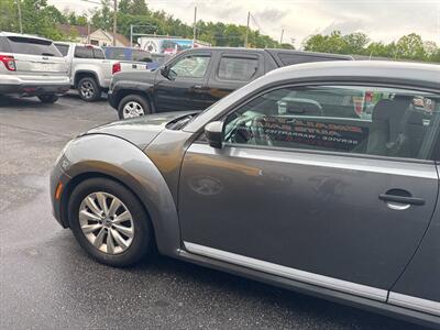2013 Volkswagen Beetle-Classic 2.5L Entry PZEV 2dr Coupe 6A   - Photo 4 - Hazleton, PA 18201
