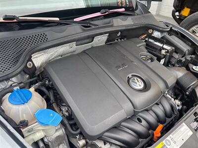 2013 Volkswagen Beetle-Classic 2.5L Entry PZEV 2dr Coupe 6A   - Photo 11 - Hazleton, PA 18201
