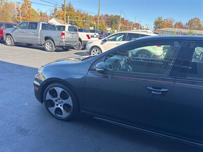 2011 Volkswagen GTI Base PZEV 4dr Hatchback 6A w/ Sunroof   - Photo 4 - Hazleton, PA 18201
