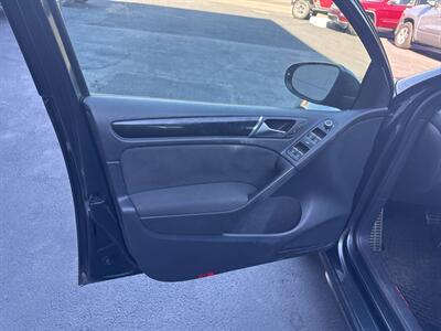 2011 Volkswagen GTI Base PZEV 4dr Hatchback 6A w/ Sunroof   - Photo 14 - Hazleton, PA 18201