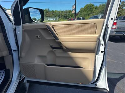2014 Nissan Titan SV 4x4 4dr Crew Cab SWB Pickup - Photo 25 - Hazleton, PA 18201
