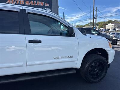 2014 Nissan Titan SV 4x4 4dr Crew Cab SWB Pickup - Photo 10 - Hazleton, PA 18201