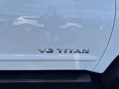 2014 Nissan Titan SV 4x4 4dr Crew Cab SWB Pickup - Photo 11 - Hazleton, PA 18201