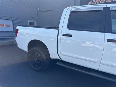 2014 Nissan Titan SV 4x4 4dr Crew Cab SWB Pickup - Photo 9 - Hazleton, PA 18201