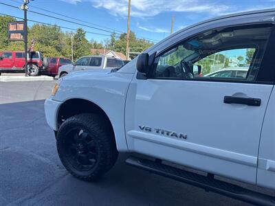 2014 Nissan Titan SV 4x4 4dr Crew Cab SWB Pickup - Photo 4 - Hazleton, PA 18201