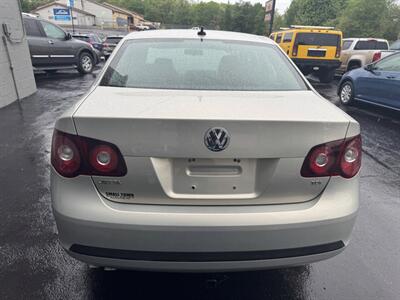 2010 Volkswagen Jetta TDI 4dr Sedan 6A   - Photo 7 - Hazleton, PA 18201