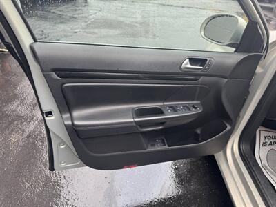 2010 Volkswagen Jetta TDI 4dr Sedan 6A   - Photo 14 - Hazleton, PA 18201