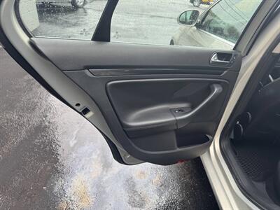 2010 Volkswagen Jetta TDI 4dr Sedan 6A   - Photo 17 - Hazleton, PA 18201