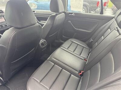 2010 Volkswagen Jetta TDI 4dr Sedan 6A   - Photo 18 - Hazleton, PA 18201