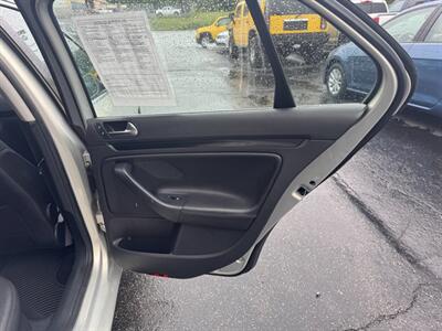 2010 Volkswagen Jetta TDI 4dr Sedan 6A   - Photo 21 - Hazleton, PA 18201