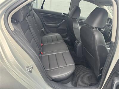 2010 Volkswagen Jetta TDI 4dr Sedan 6A   - Photo 20 - Hazleton, PA 18201