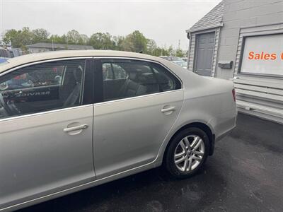 2010 Volkswagen Jetta TDI 4dr Sedan 6A   - Photo 5 - Hazleton, PA 18201