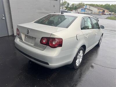 2010 Volkswagen Jetta TDI 4dr Sedan 6A   - Photo 8 - Hazleton, PA 18201