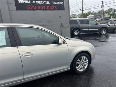 2010 Volkswagen Jetta TDI 4dr Sedan 6A   - Photo 10 - Hazleton, PA 18201
