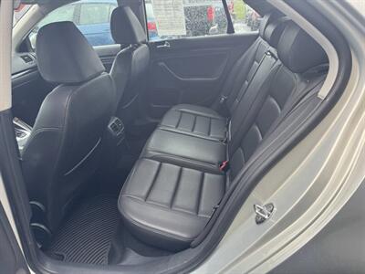 2010 Volkswagen Jetta TDI 4dr Sedan 6A   - Photo 16 - Hazleton, PA 18201