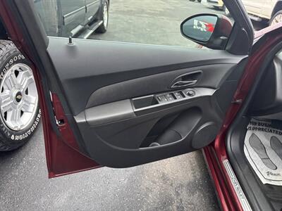 2015 Chevrolet Cruze 1LT Auto 4dr Sedan w/1SD   - Photo 14 - Hazleton, PA 18201