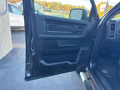 2019 RAM 1500 Classic Express 4x4 4dr Crew Cab 5.5 ft. SB Pickup   - Photo 14 - Hazleton, PA 18201