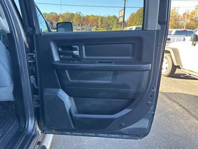2019 RAM 1500 Classic Express 4x4 4dr Crew Cab 5.5 ft. SB Pickup   - Photo 21 - Hazleton, PA 18201