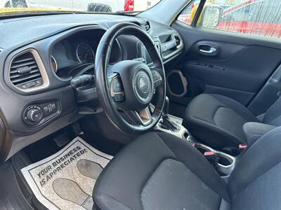 2017 Jeep Renegade Latitude 4x4 4dr SUV   - Photo 15 - Hazleton, PA 18201