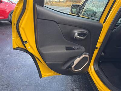 2017 Jeep Renegade Latitude 4x4 4dr SUV   - Photo 17 - Hazleton, PA 18201