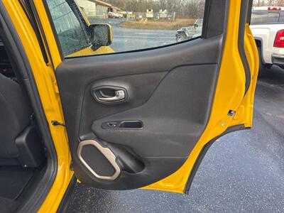 2017 Jeep Renegade Latitude 4x4 4dr SUV   - Photo 21 - Hazleton, PA 18201