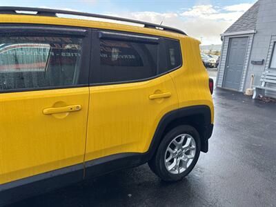 2017 Jeep Renegade Latitude 4x4 4dr SUV   - Photo 5 - Hazleton, PA 18201