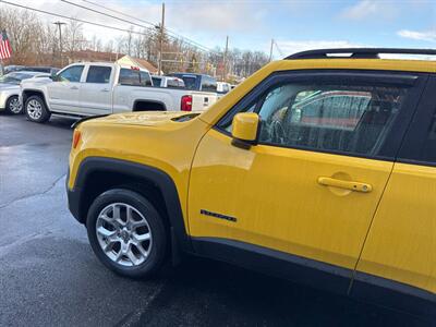 2017 Jeep Renegade Latitude 4x4 4dr SUV   - Photo 4 - Hazleton, PA 18201