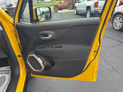 2017 Jeep Renegade Latitude 4x4 4dr SUV - Photo 24 - Hazleton, PA 18201