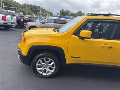 2017 Jeep Renegade Latitude 4x4 4dr SUV - Photo 4 - Hazleton, PA 18201