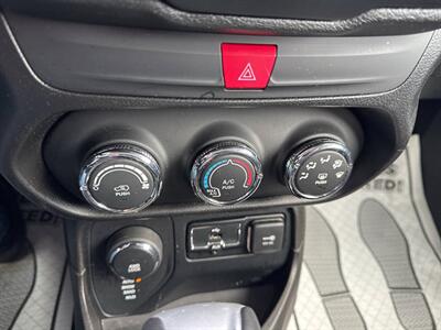 2017 Jeep Renegade Latitude 4x4 4dr SUV   - Photo 29 - Hazleton, PA 18201