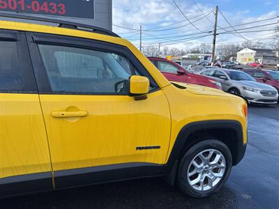 2017 Jeep Renegade Latitude 4x4 4dr SUV   - Photo 10 - Hazleton, PA 18201