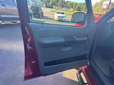 2004 Ford Explorer Sport Trac XLS 4dr XLS   - Photo 14 - Hazleton, PA 18201